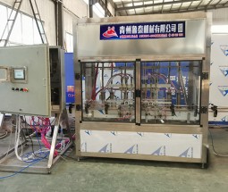 中包裝防爆灌裝機(jī)